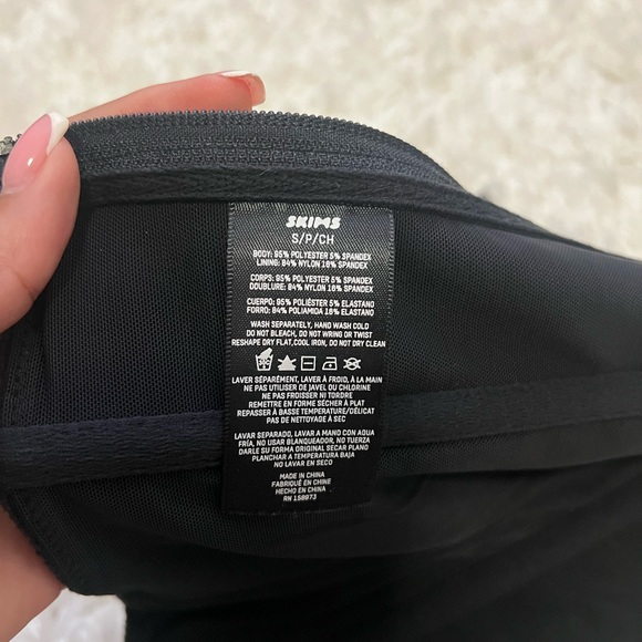 Skims Fleece Corset - Picture 2 of 2